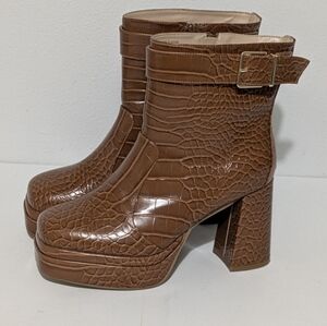 Fashion To Figure Women's Double Platform Ankle Boot Size 10w Brown Crocodile